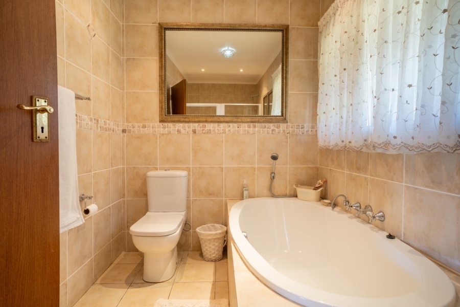 5 Bedroom Property for Sale in Lyndoch Western Cape